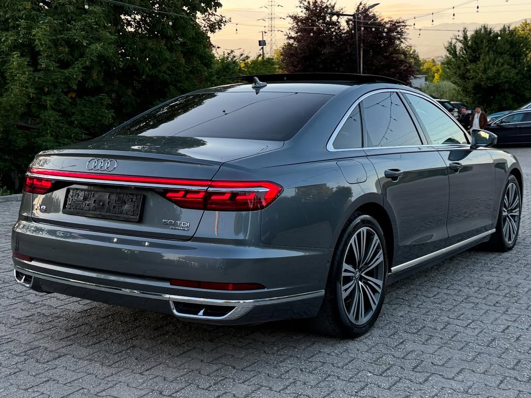 
								Audi A8 full									