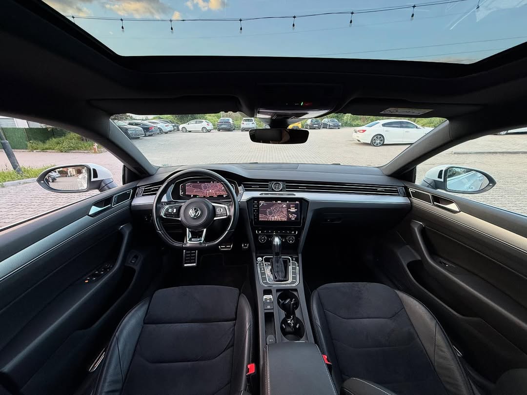 
								Volkswagen Arteon full									