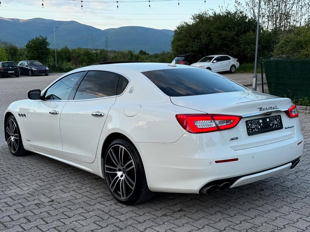 
								Maserati Quattroporte SQ4 GranLusso full									