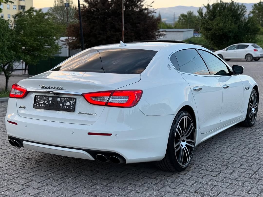
								Maserati Quattroporte SQ4 GranLusso full									
