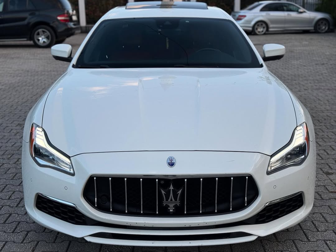 
								Maserati Quattroporte SQ4 GranLusso full									