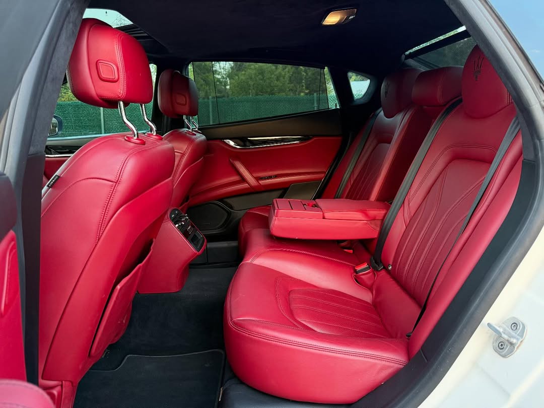 
								Maserati Quattroporte SQ4 GranLusso full									