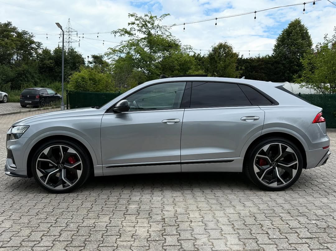 
								Audi Q8 2021 full									