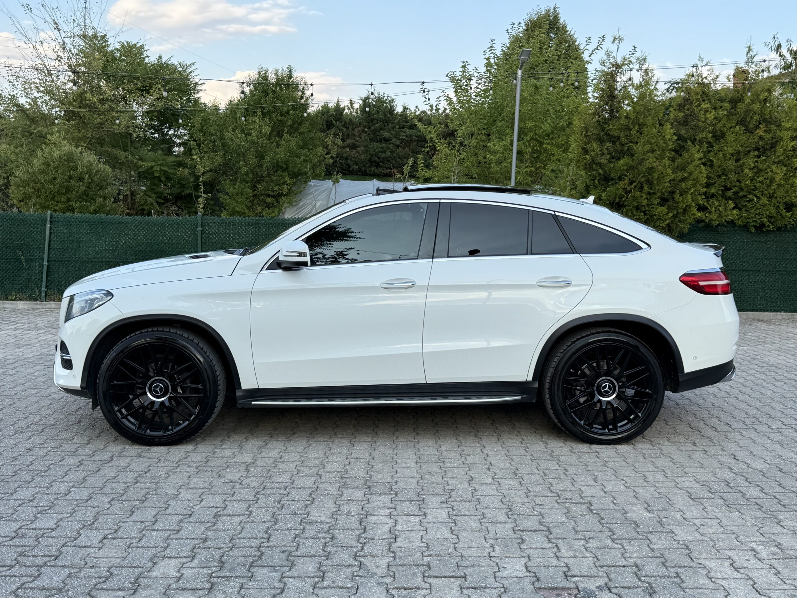 
								Mercedes GLE350d 4Matic AMG full									