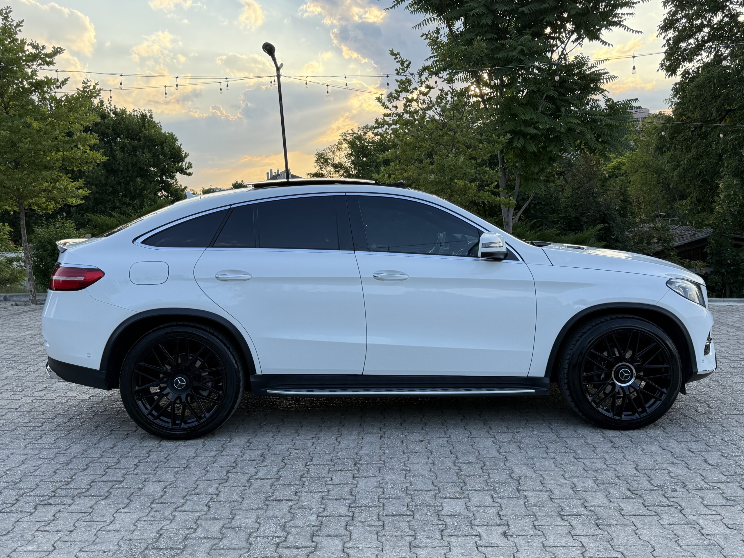 
								Mercedes GLE350d 4Matic AMG full									