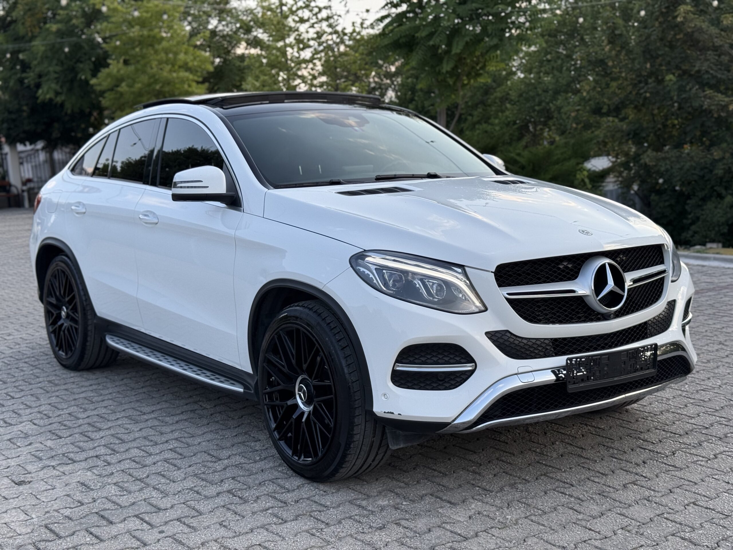 
								Mercedes GLE350d 4Matic AMG full									