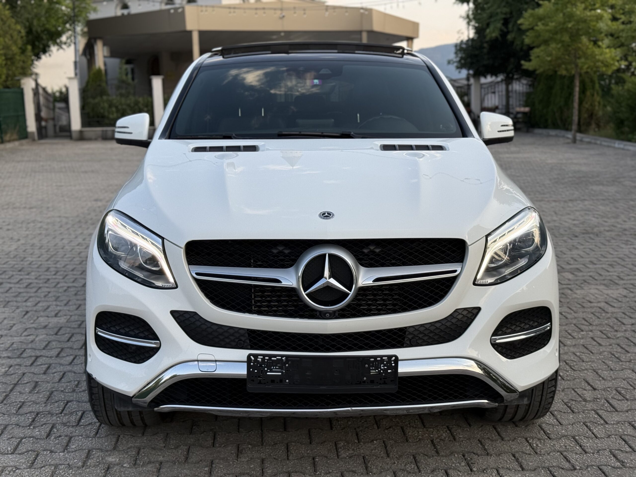 
								Mercedes GLE350d 4Matic AMG full									