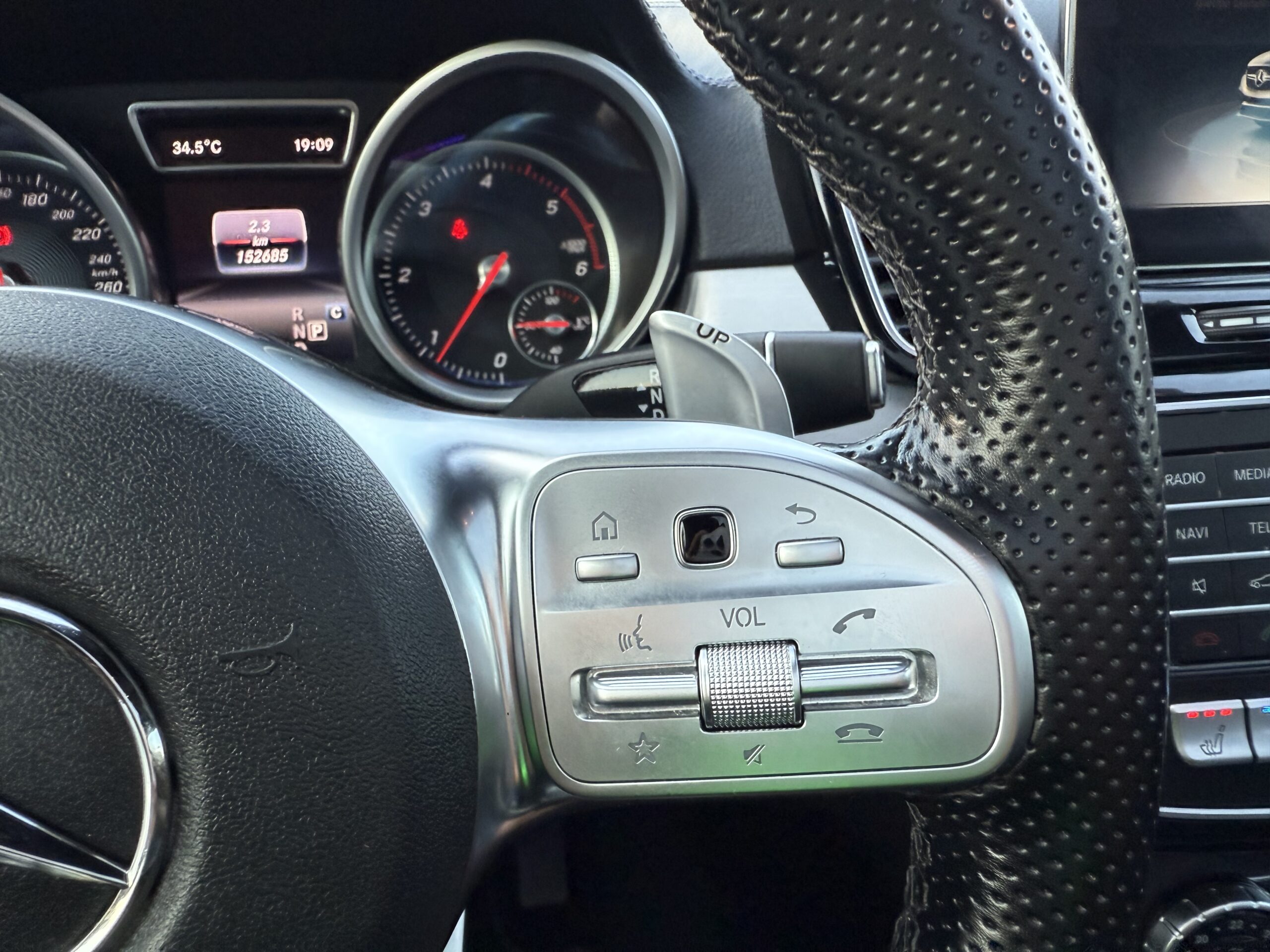 
								Mercedes GLE350d 4Matic AMG full									